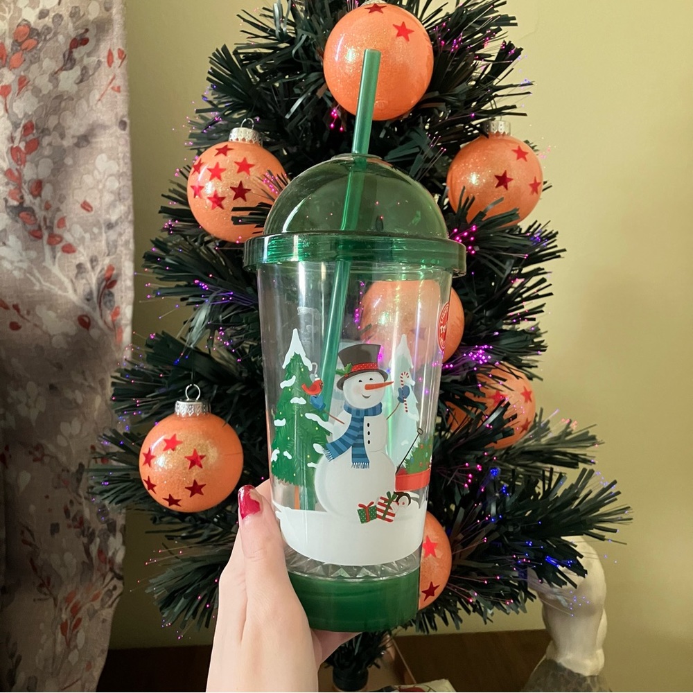 NEW LIGHT UP CHRISTMAS SCENE CUP - Picture 4 of 8